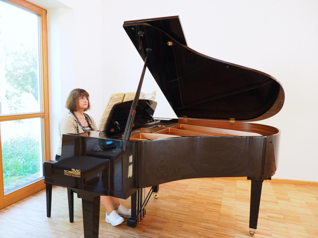 Galina Lebedeva am Klavier